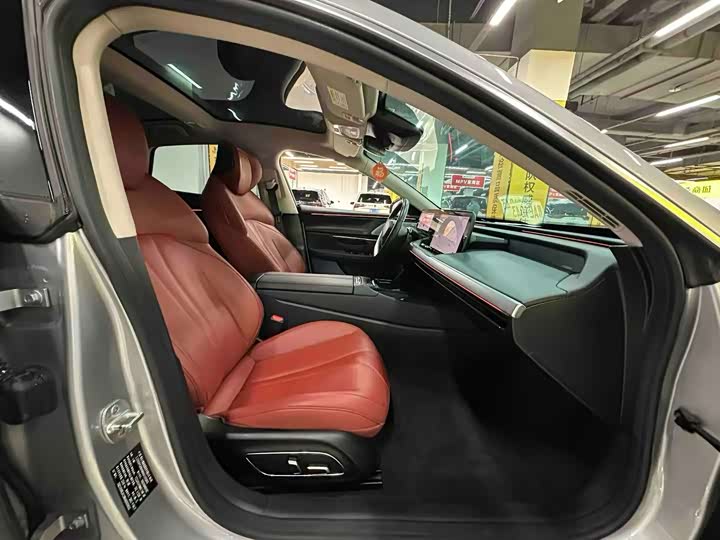 Фото 5 - XPeng P7