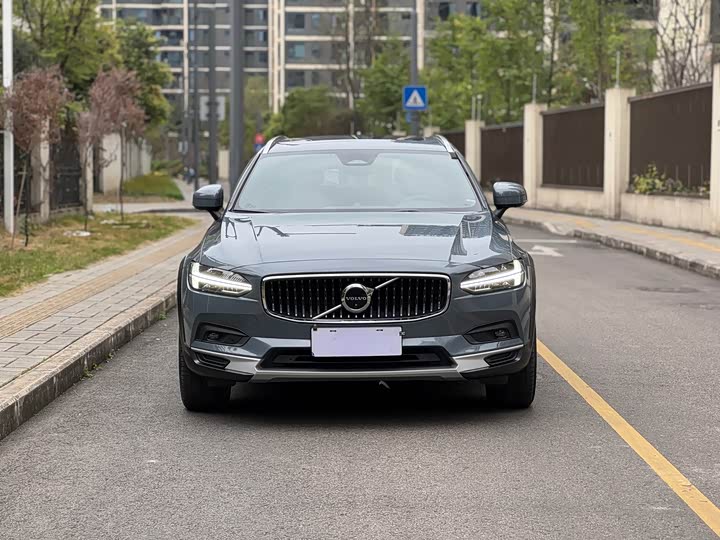 Фото 2 - Volvo V90