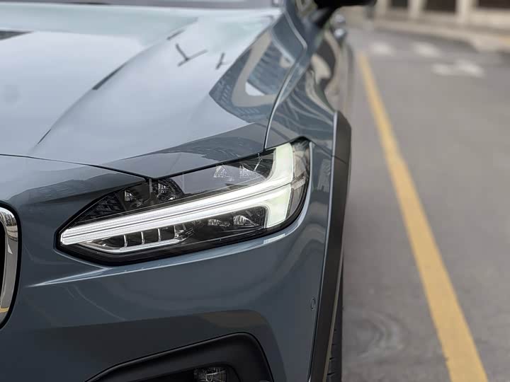 Фото 4 - Volvo V90