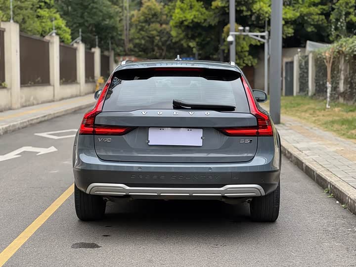 Фото 8 - Volvo V90