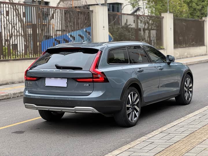 Фото 9 - Volvo V90