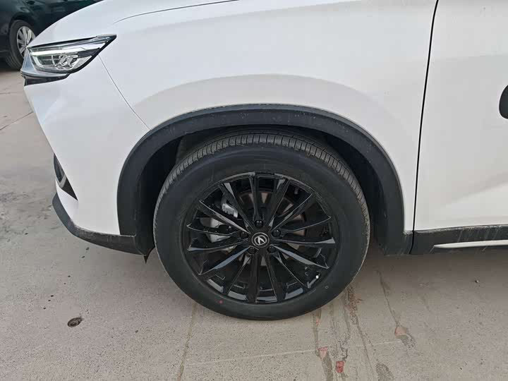 Фото 4 - Changan CS75