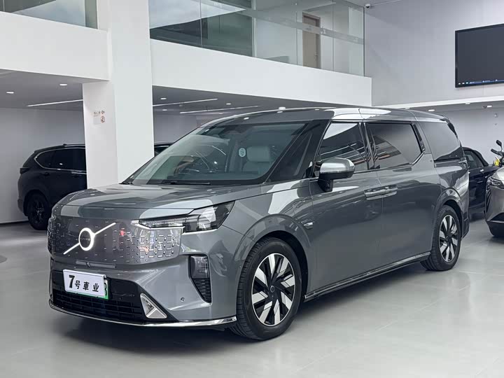 Фото 1 - Volvo EM90