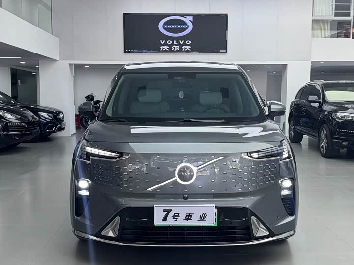 Фото 2 - Volvo EM90