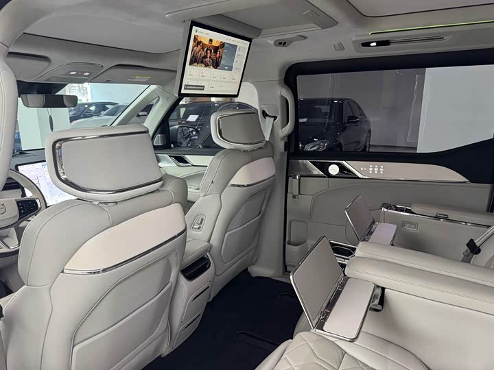 Фото 8 - Volvo EM90