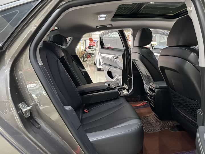 Photo 5 - Geely Emgrand GT