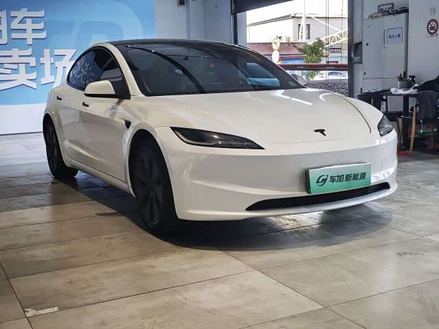 Фото 3 - Tesla Model 3