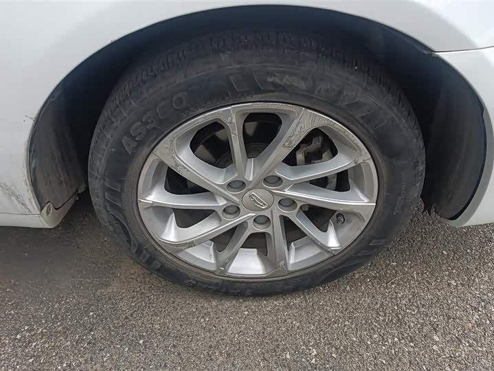 Фото 6 - Geely Emgrand