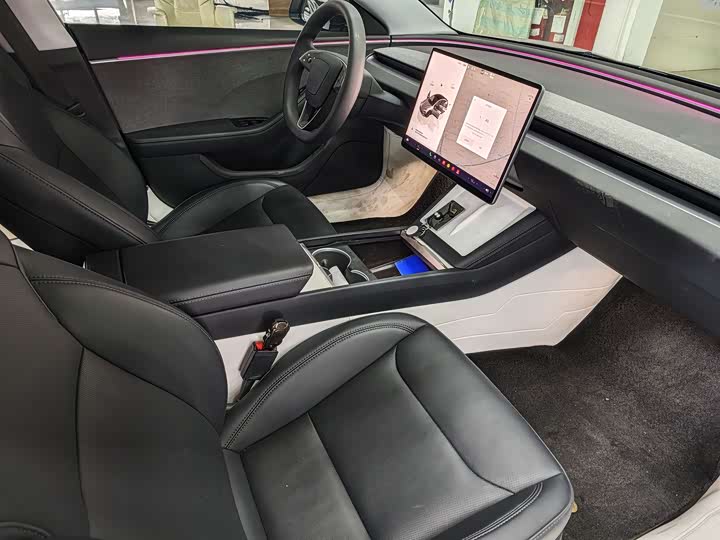 Фото 2 - Tesla Model 3