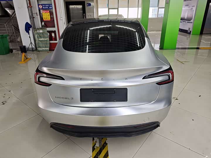 Фото 4 - Tesla Model 3