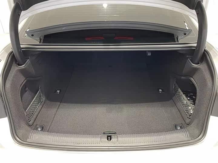 Фото 6 - Audi A4L