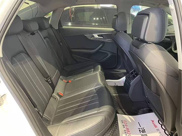 Фото 8 - Audi A4L