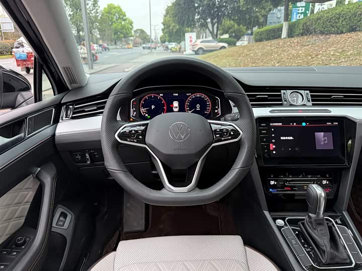 Photo 6 - Volkswagen Magotan