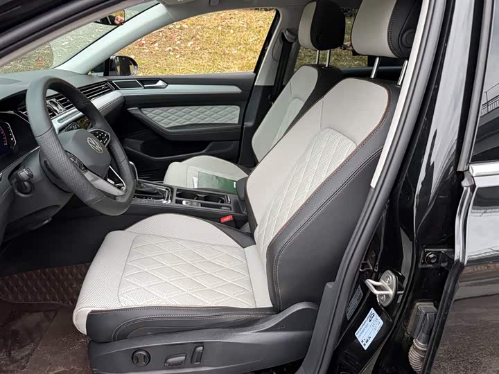 Photo 8 - Volkswagen Magotan