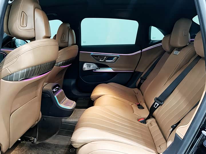 Photo 9 - Mercedes-Benz E-Class