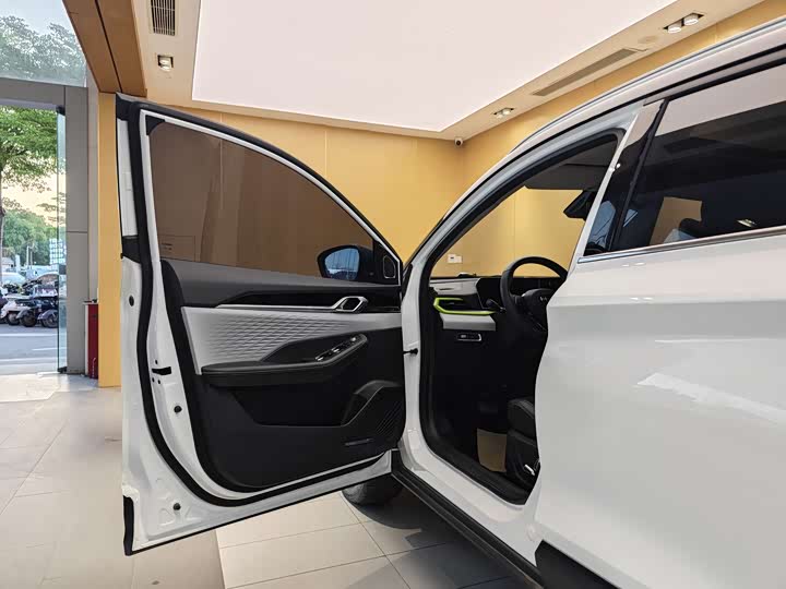 Фото 7 - Geely Coolray