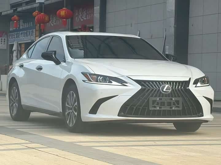Фото 3 - Lexus ES