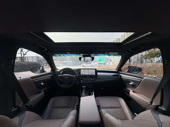 Фото 4 - Lexus ES