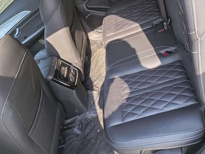 Photo 6 - Jetour X70 Plus