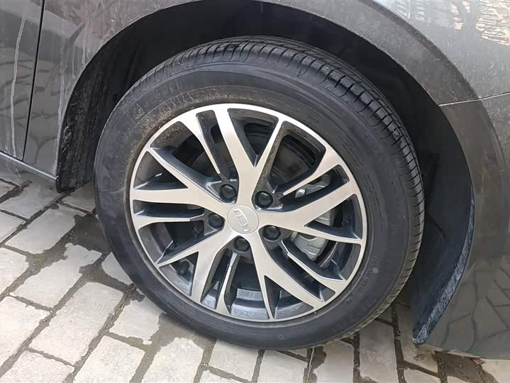 Фото 6 - Geely Emgrand