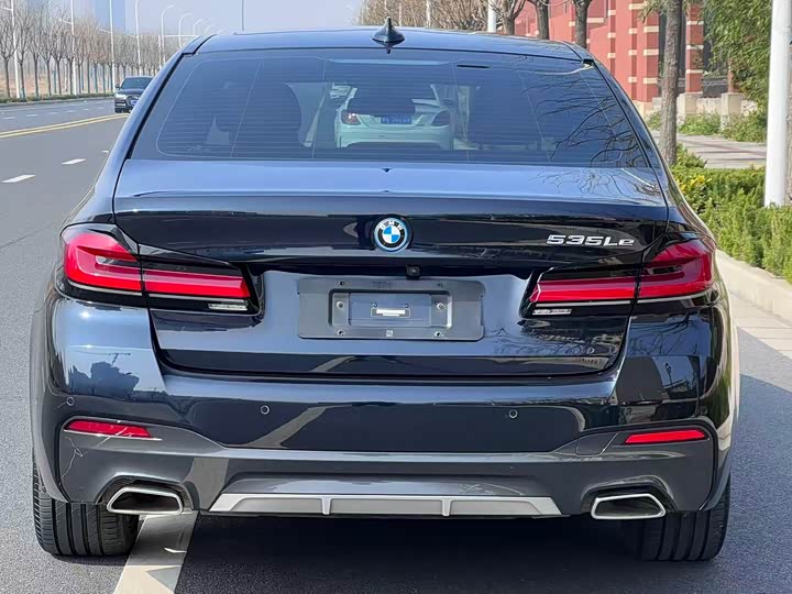 Photo 8 - BMW 5 Series Hybrid