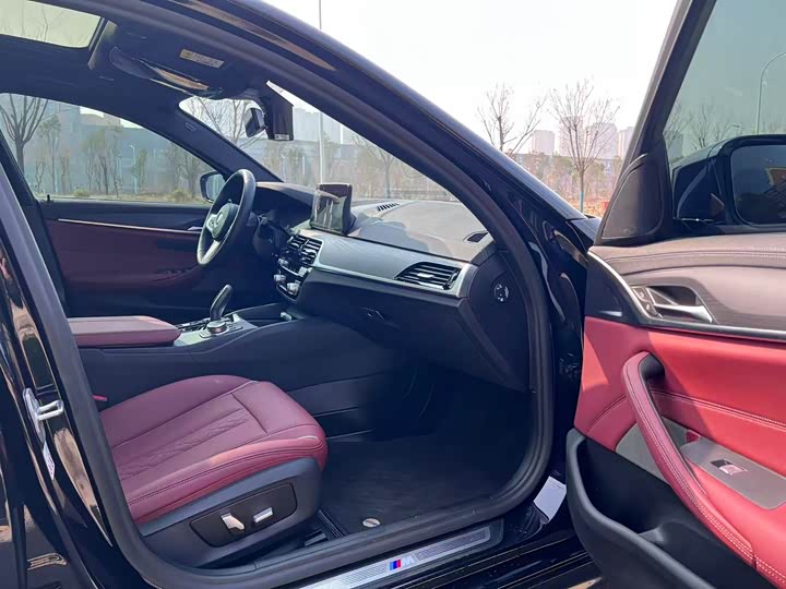 Photo 9 - BMW 5 Series Hybrid