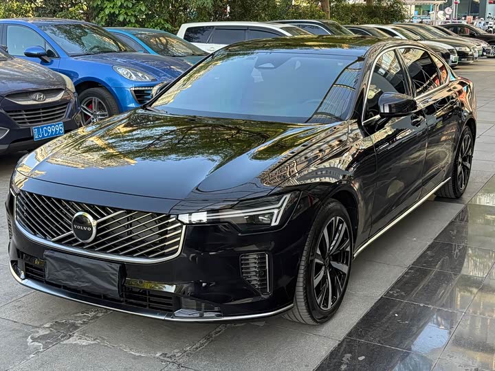 Photo 2 - Volvo S90