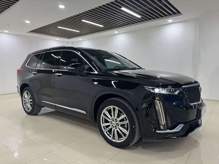 Photo 3 - Cadillac XT6