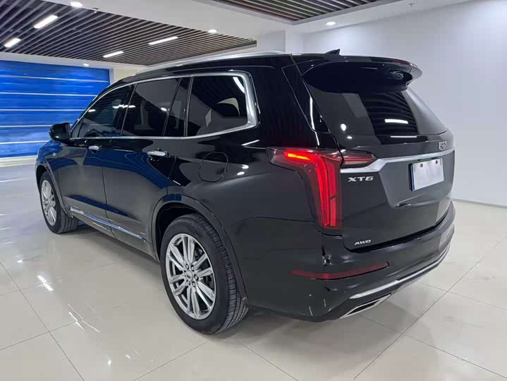 Photo 4 - Cadillac XT6