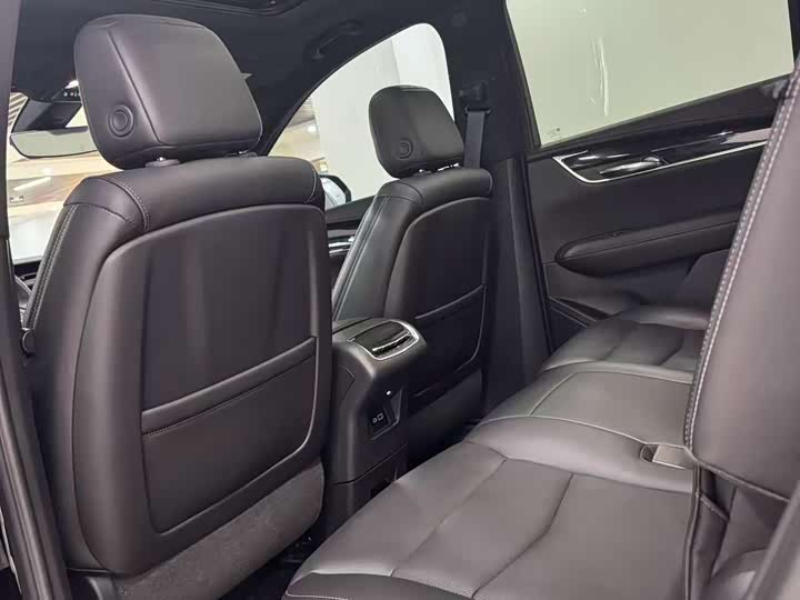 Photo 9 - Cadillac XT6