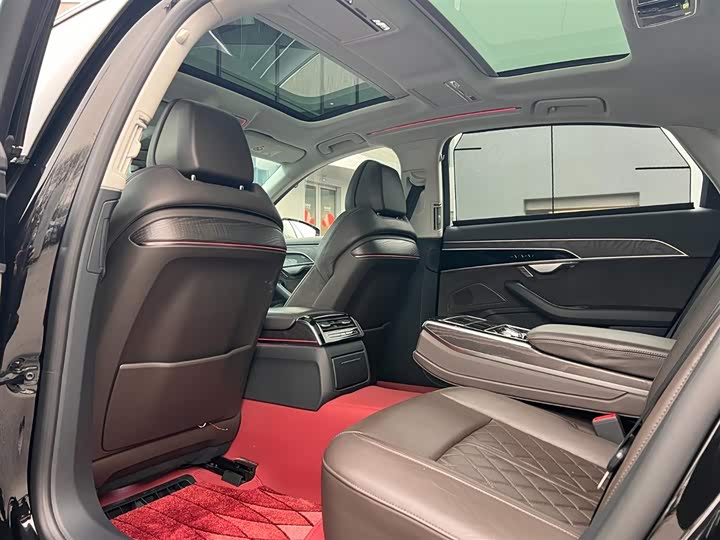 Фото 9 - Audi A8