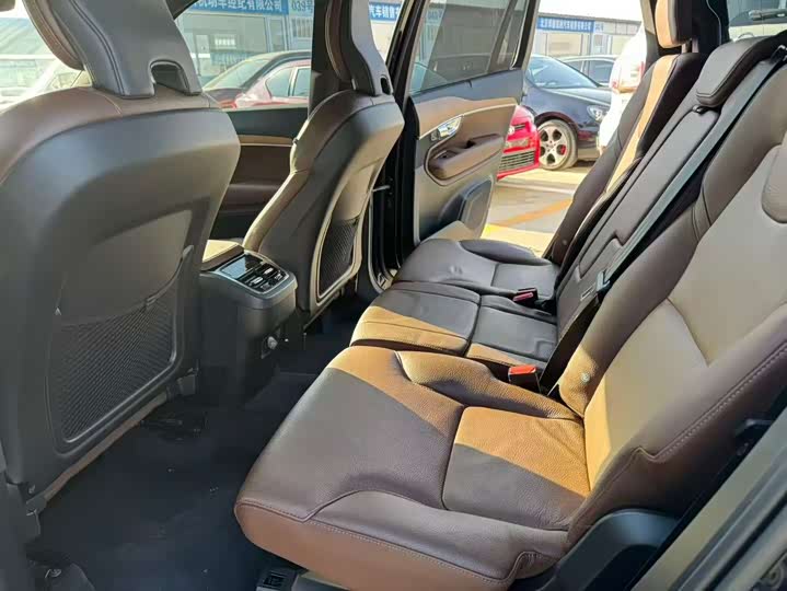 Photo 9 - Volvo XC90