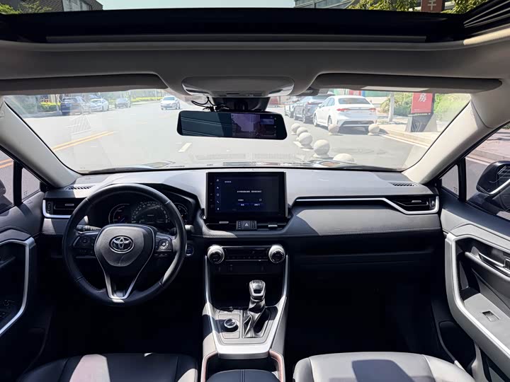 Фото 5 - Toyota RAV4