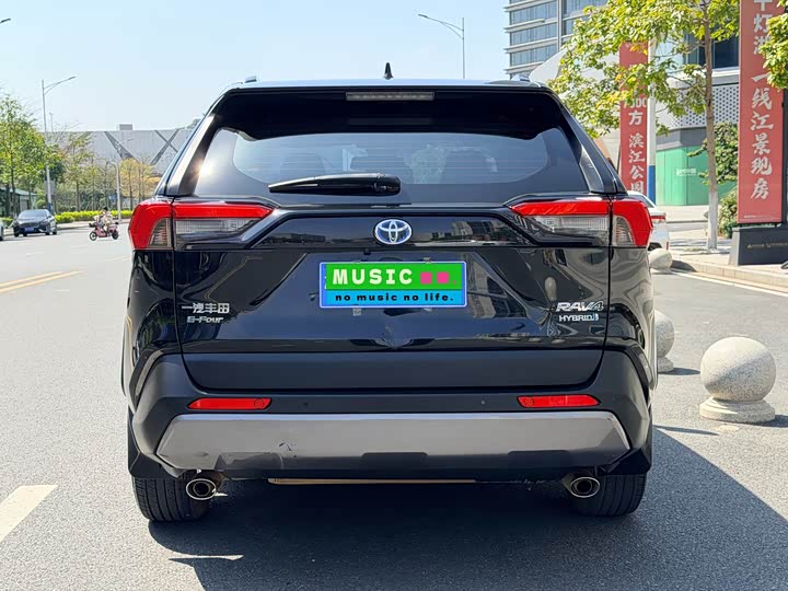 Фото 7 - Toyota RAV4