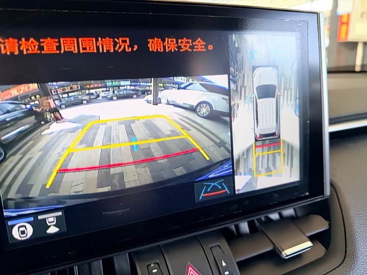 Фото 8 - Toyota RAV4