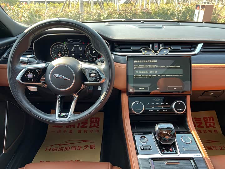 Фото 8 - Jaguar XF L