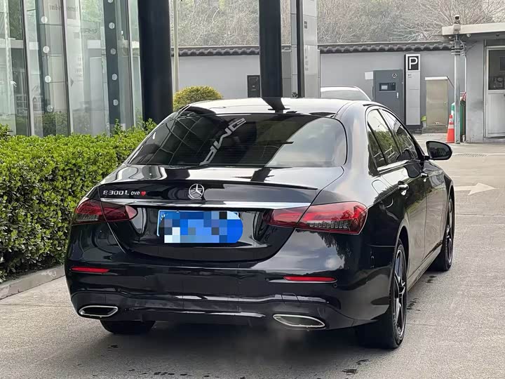 Фото 2 - Mercedes-Benz E-Class