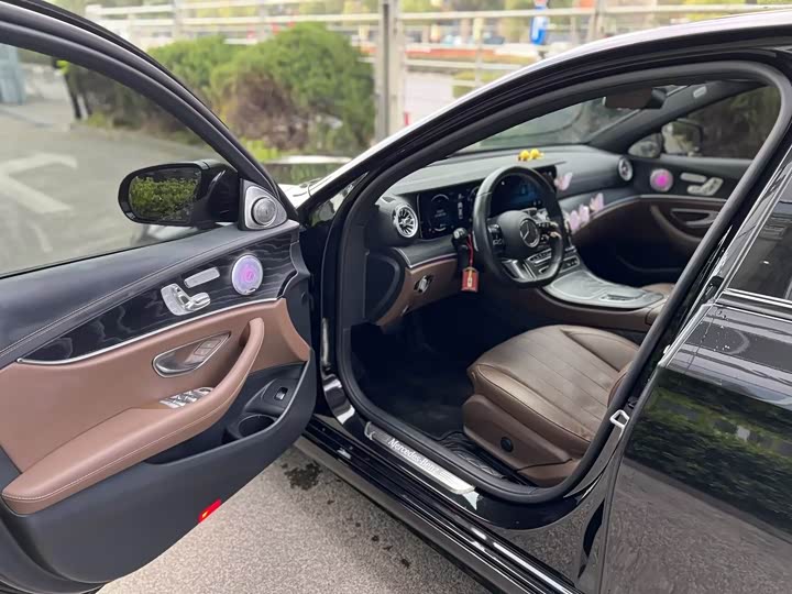 Фото 7 - Mercedes-Benz E-Class