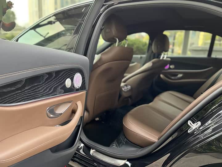 Фото 8 - Mercedes-Benz E-Class