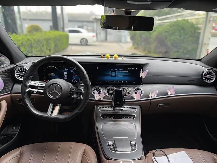 Фото 9 - Mercedes-Benz E-Class