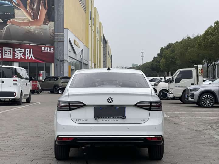 Фото 3 - Volkswagen Lavida