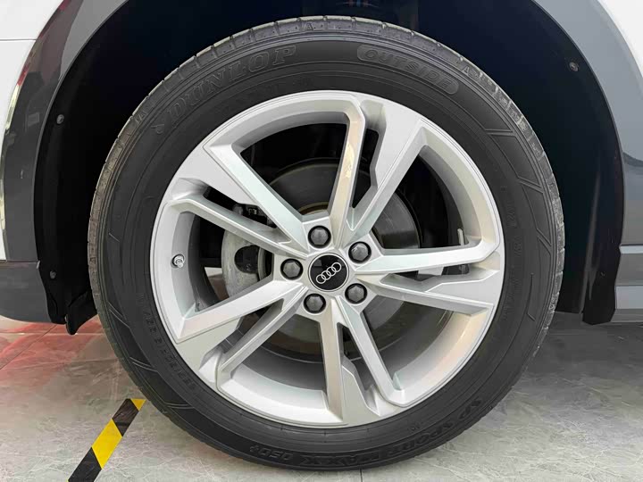 Фото 8 - Audi Q3