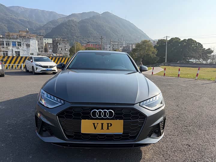 Фото 1 - Audi A4L