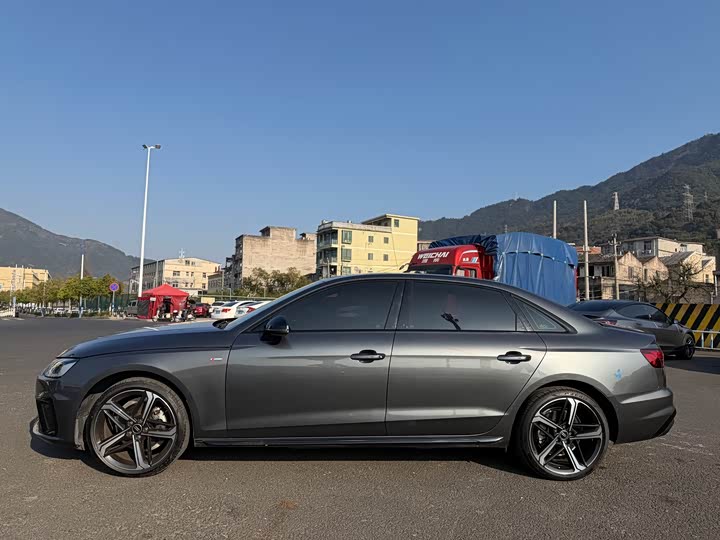 Фото 4 - Audi A4L