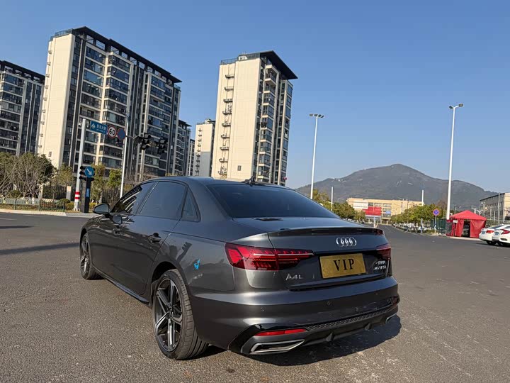 Фото 6 - Audi A4L