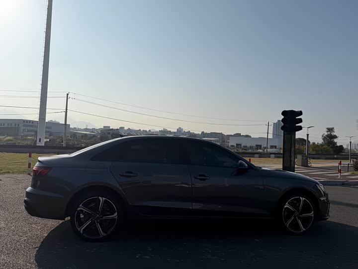 Фото 8 - Audi A4L