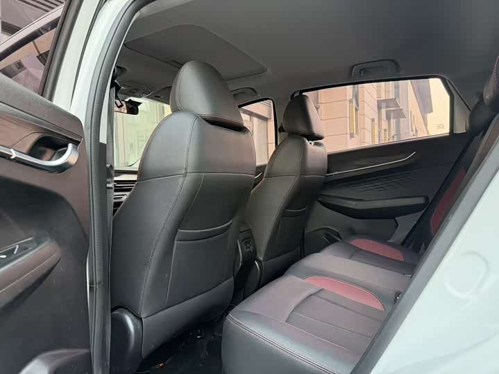 Фото 8 - Geely Vision X3