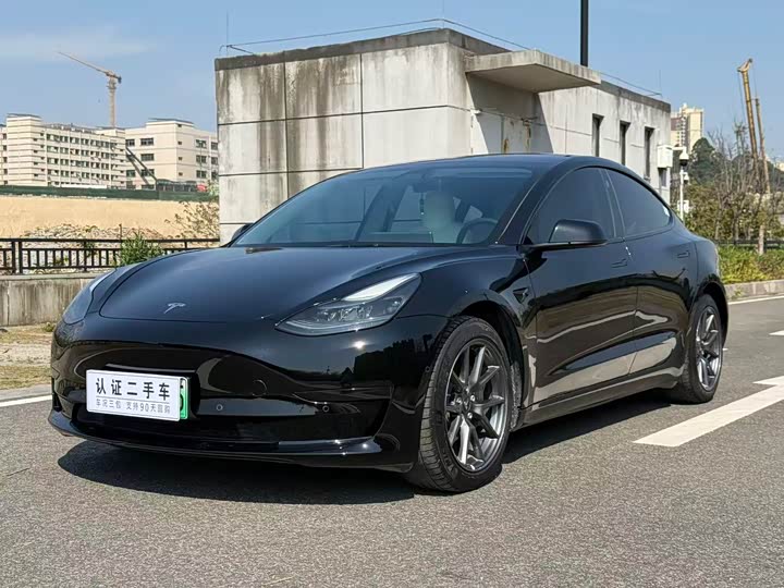 Фото 1 - Tesla Model 3