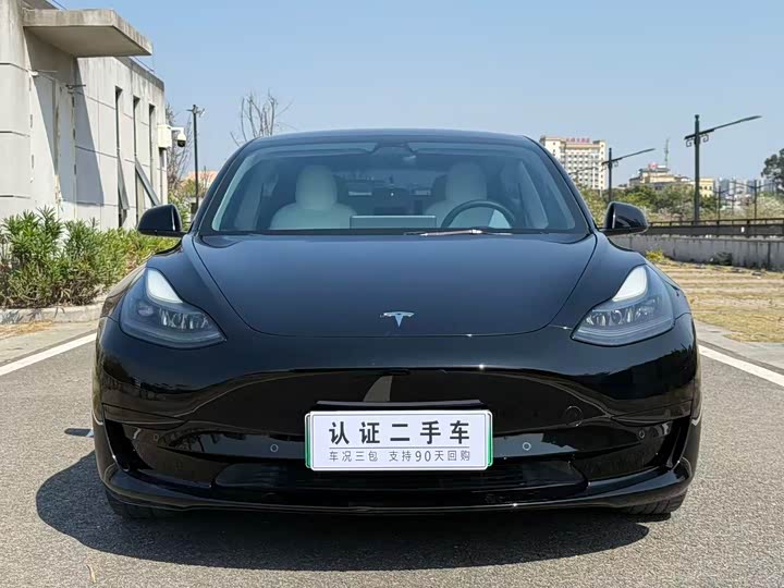 Фото 2 - Tesla Model 3