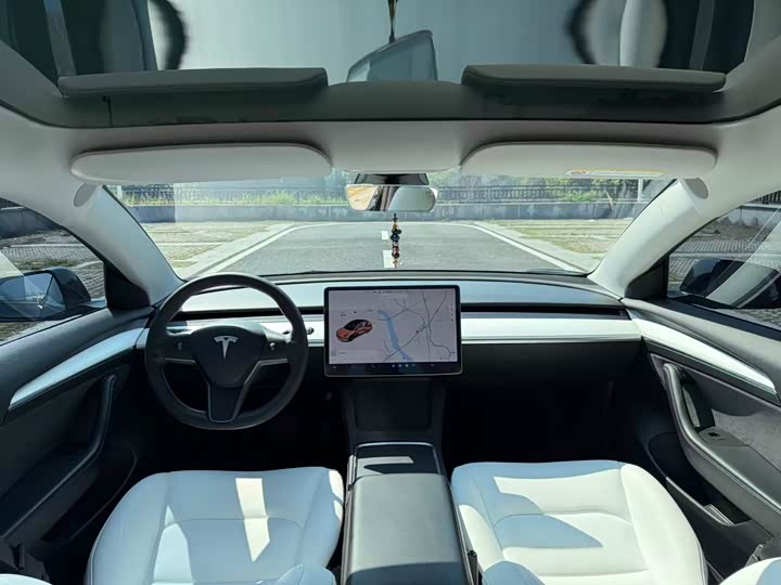 Фото 5 - Tesla Model 3